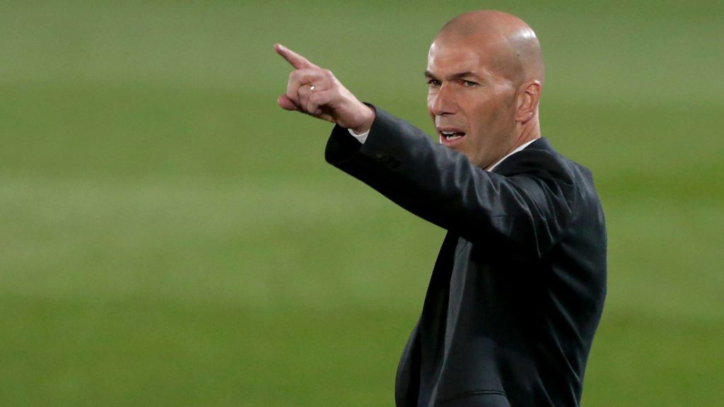 Zidane le ganó la partida a Klopp en el banquillo.