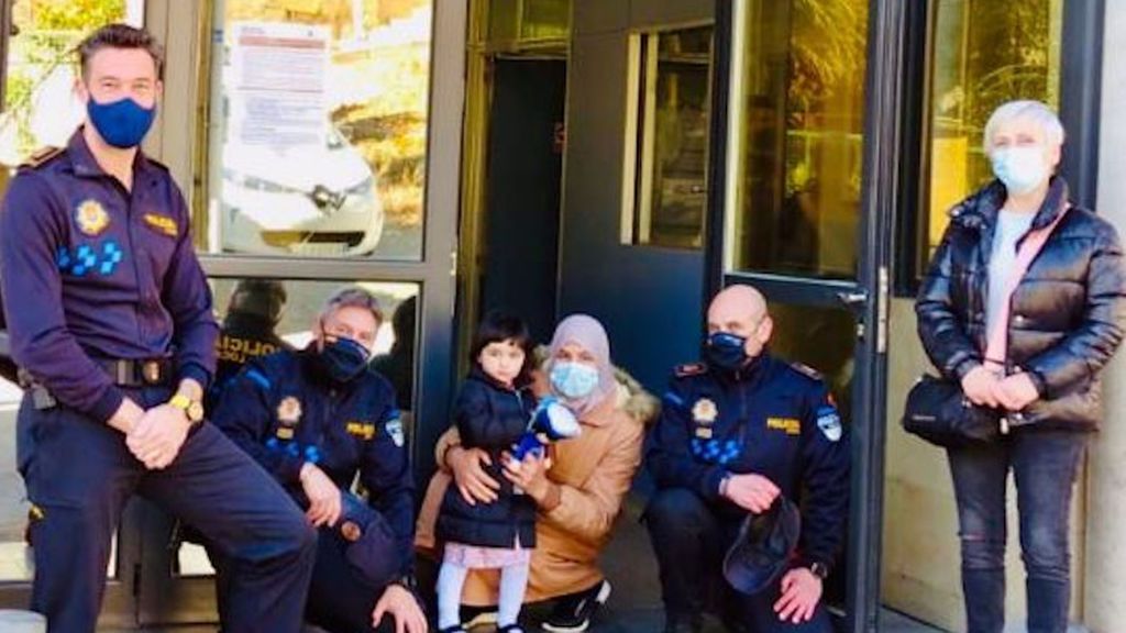 Se reencuentran con la niña de 18 meses a la que salvaron la vida hace un año en Haro, La Rioja Se reencuentran con la niña de 18 meses a la que salvaron la vida hace un año en Haro, La Rioja