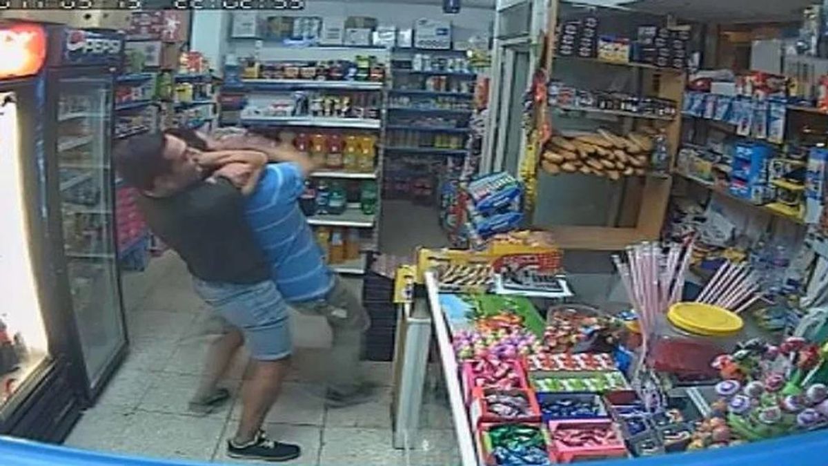 Detenido un ladrón que empleaba el método del mataleón para asaltar a personas mayores en Madrid Detenido un ladrón que empleaba el método del mataleón para asaltar a personas mayores en Madrid