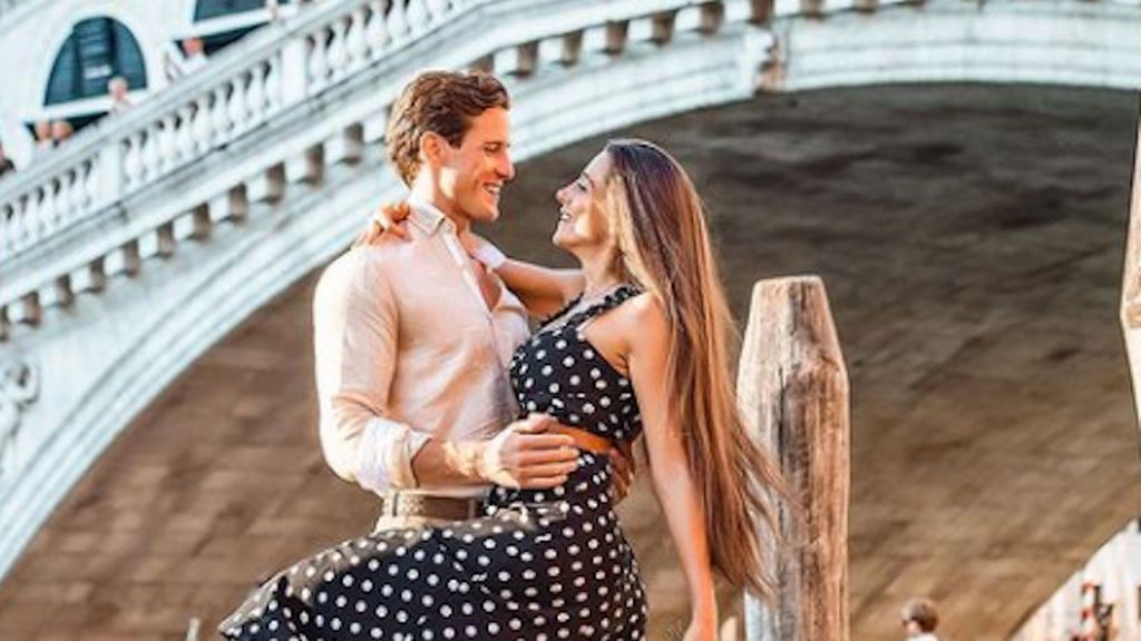 La modelo, teóloga y nieta de Jesús Gil, Rocío Oset, se casa con Philip Enrique Paulin Pérez-Cirera Roy La modelo, teóloga y nieta de Jesús Gil, Rocío Oset, se casa con Philip Enrique Paulin Pérez-Cirera Roy