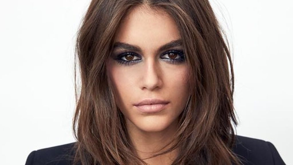 Kaia Gerber y su peculiar forma de perfumarse: esta es la curiosa importancia que le da a los cristales en su día a día.