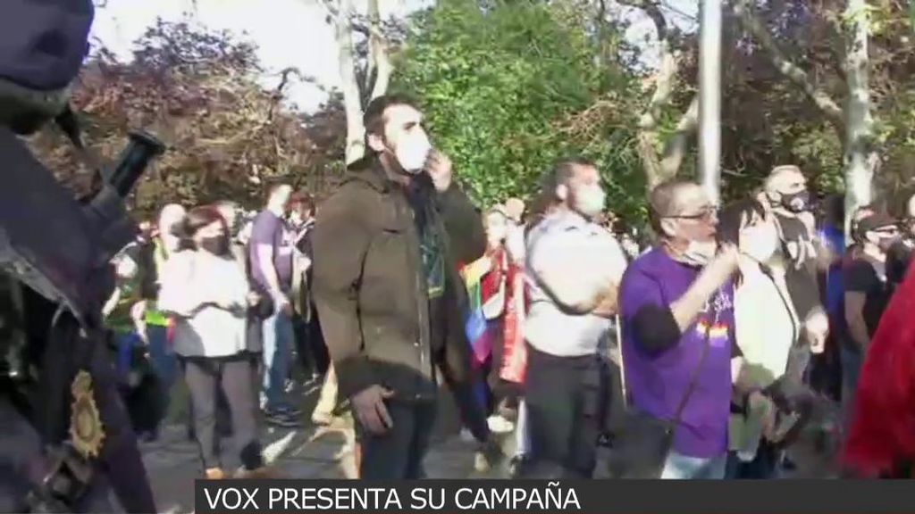 Grupos de izquierdas irrumpen en la presentación de campaña de Vox en el barrio de Vallecas: “¡No queremos fascistas aquí!”