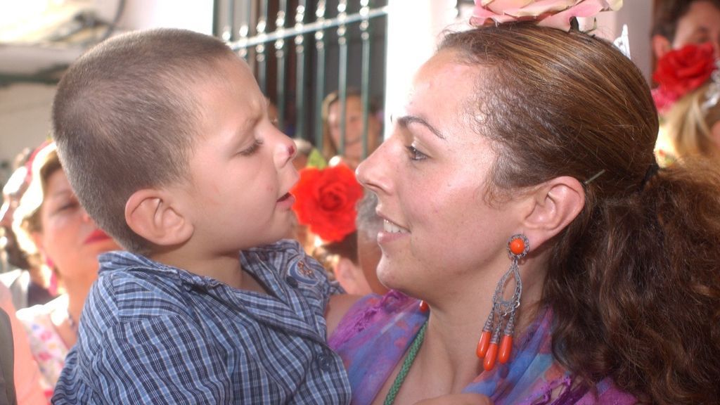 Rocío Carrasco con su hijo, David Flores Carrasco (2003)