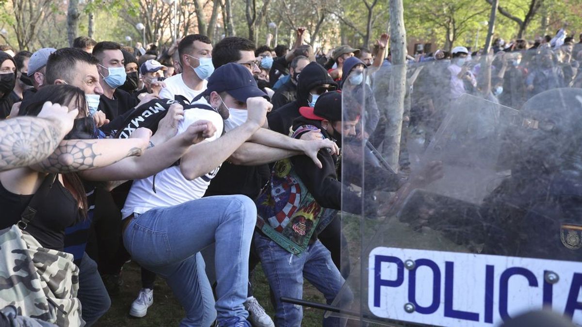 Bukaneros; los 300 “antifascistas” que se han propuesto reventar la campaña electoral de Vox de Madrid Bukaneros; los 300 “antifascistas” que se han propuesto reventar la campaña electoral de Vox de Madrid