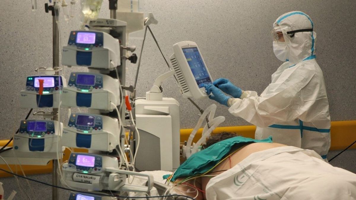 Andalucía registra 2.590 casos, mayor dato en casi dos meses, 17 muertes y sube 17 puntos su tasa hasta 180 Andalucía registra 2.590 casos, mayor dato en casi dos meses, 17 muertes y sube 17 puntos su tasa hasta 180