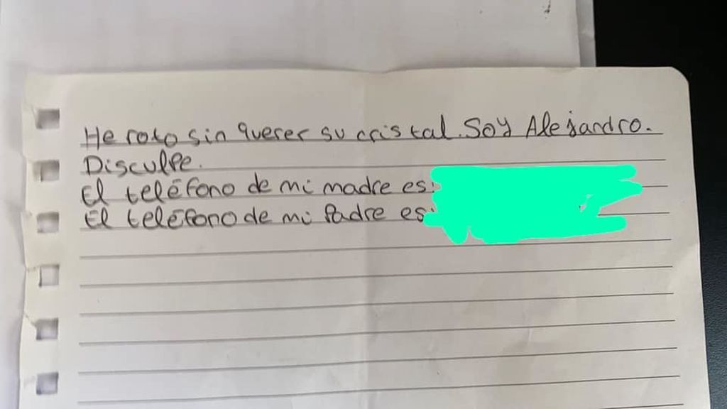 La nota de civismo de un niño sevillano sobre el parabrisas de un coche