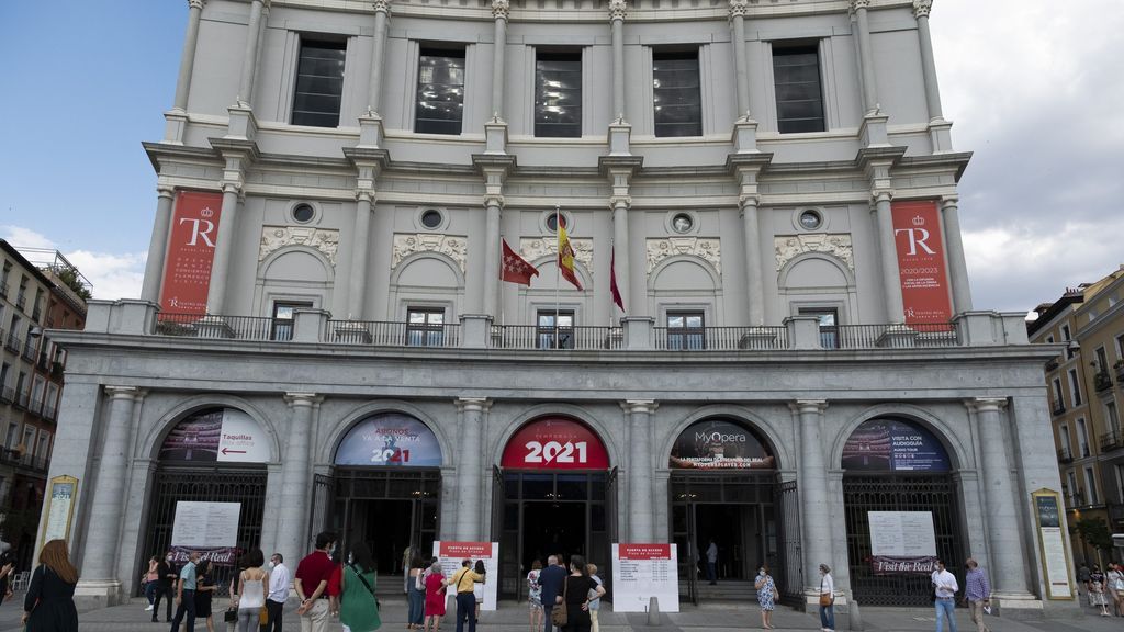 Detectan 24 casos de coronavirus en el Teatro Real días antes del estreno de la ópera 'Peter Grimes' Detectan 24 casos de coronavirus en el Teatro Real días antes del estreno de la ópera 'Peter Grimes'