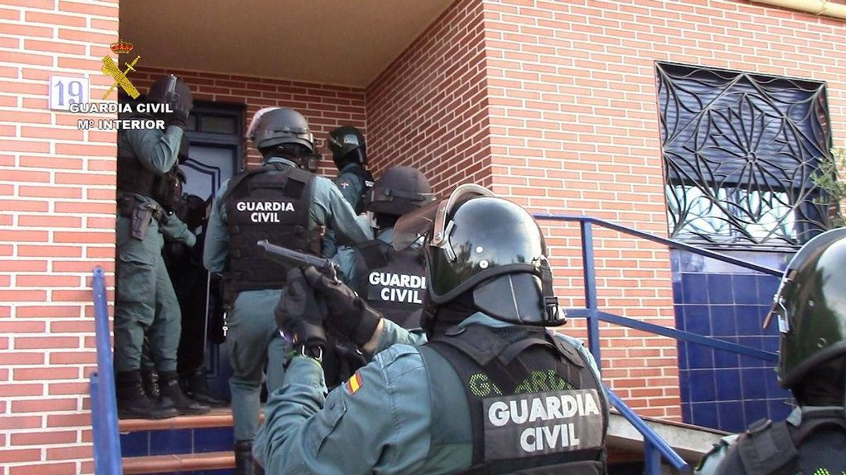 Detenido un exhibicionista por acosar y amenazar a cuatro jóvenes dejándoles mensajes en el coche en Cuenca Detenido un exhibicionista por acosar y amenazar a cuatro jóvenes dejándoles mensajes en el coche en Cuenca
