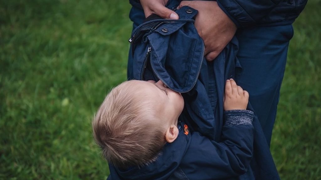 Los padres deberán ayudar a sus pequeños.