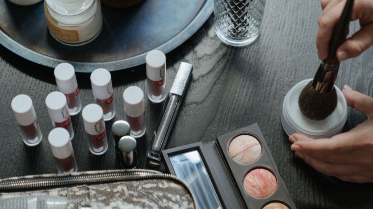 Retiran una colección de maquillaje tras la denuncia de que "blanquean la prostitución" en su estrategia de ventas Retiran una colección de maquillaje tras la denuncia de que "blanquean la prostitución" en su estrategia de ventas