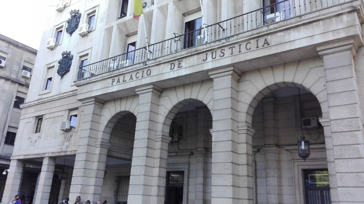 Sorprende a su padre cuando violaba a su hermana con discapacidad mental y lo graba Sorprende a su padre cuando violaba a su hermana con discapacidad mental y lo graba