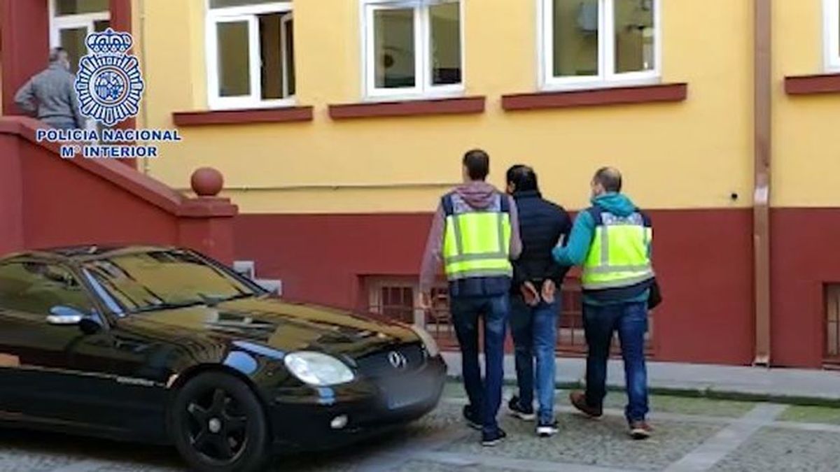 Ocho detenidos por estafar 200.000 euros haciéndose pasar por una aseguradora de vehículos Ocho detenidos por estafar 200.000 euros haciéndose pasar por una aseguradora de vehículos