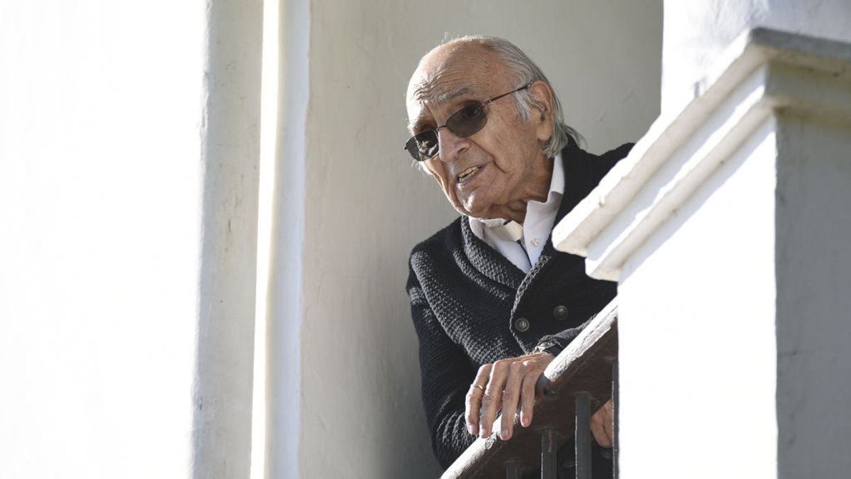 La entrega del Premio Cervantes a Francisco Brines se suspende por su estado de salud La entrega del Premio Cervantes a Francisco Brines se suspende por su estado de salud