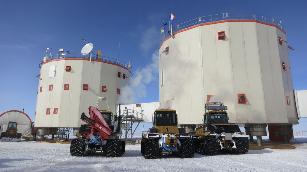 Concordia_heavy_machinery_pillars