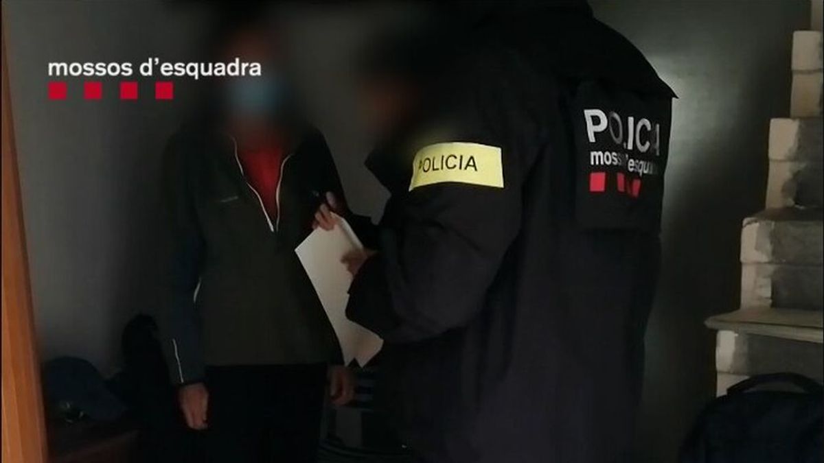 El líder detenido de la secta de Barcelona obligaba a las seguidoras homosexuales a tener relaciones con hombres