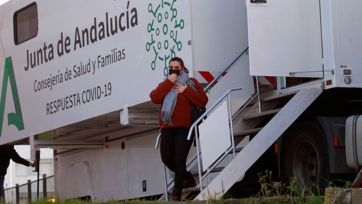 Sanidad registra una subida de 149 muertos pero los hospitalizados bajan a 9.359 Sanidad registra una subida de 149 muertos pero los hospitalizados bajan a 9.359