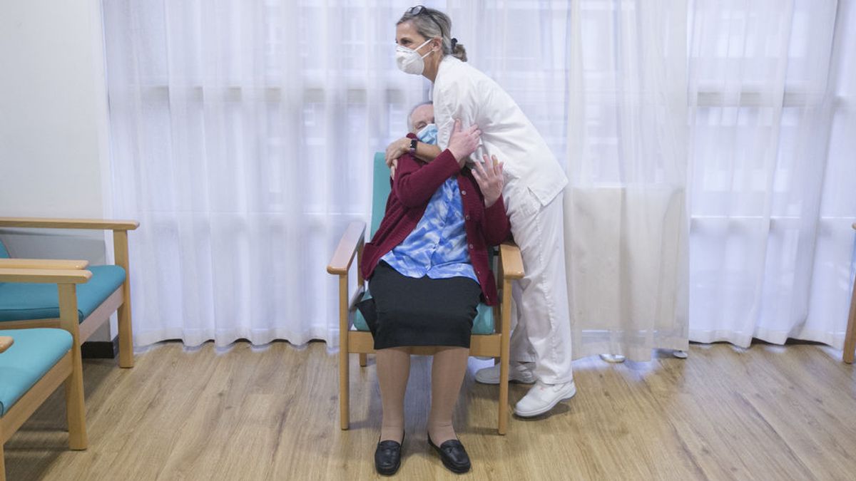 Las muertes en residencias bajan en un 99% en mes y medio gracia a las vacunas Las muertes en residencias bajan en un 99% en mes y medio gracia a las vacunas