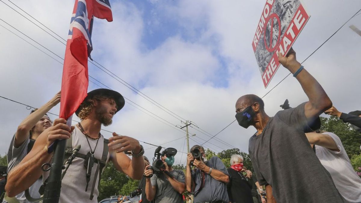 Grupos supremacistas convocan una ola de manifestaciones en EEUU bajo el lema "las vidas blancas importan" Grupos supremacistas convocan una ola de manifestaciones en EEUU bajo el lema "las vidas blancas importan"