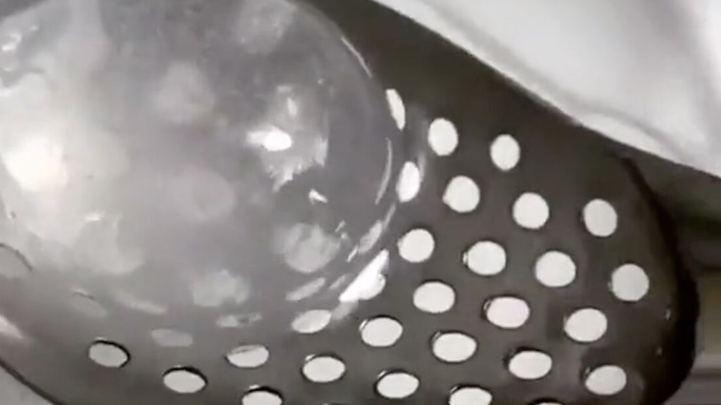 Un científico advierte de la peligrosidad de un nuevo reto que consiste en freír agua: "Entre la locura y el suicidio"