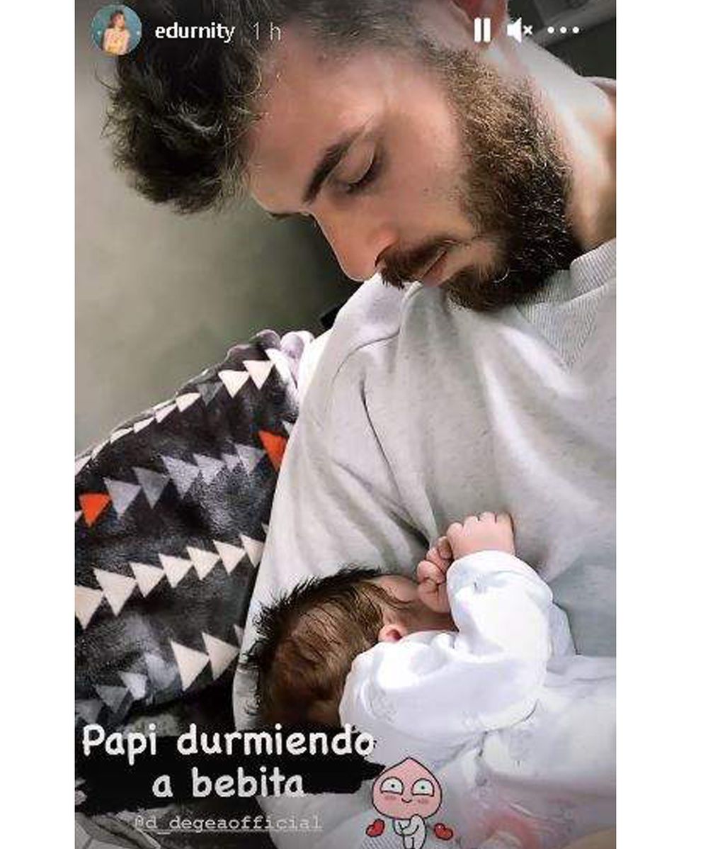 La tierna escena de David de Gea durmiendo a Yanay