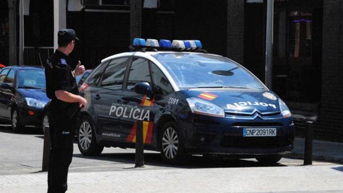 Un policía dispara a un hombre que le perseguía con un hacha en Valladolid