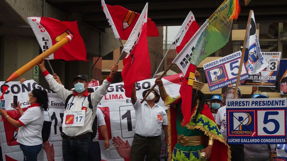El candidato de la izquierda radical lidera el escrutinio en Perú y se mantiene la disputa por la segunda vuelta