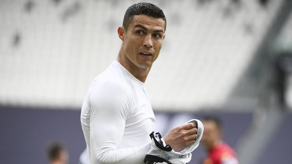 Cristiano la lía a puñetazos en la ducha del vestuario: el portugués, desquiciado al no encontrar una salida de la Juventus