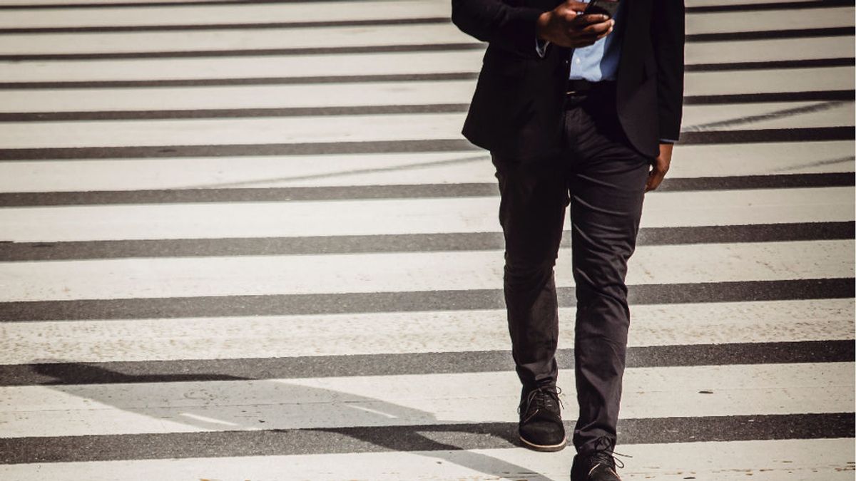 Google avisará a los usuarios a través de una app de que 'miren al frente' cuando caminen para evitar accidentes Google avisará a los usuarios a través de una app de que 'miren al frente' cuando caminen para evitar accidentes