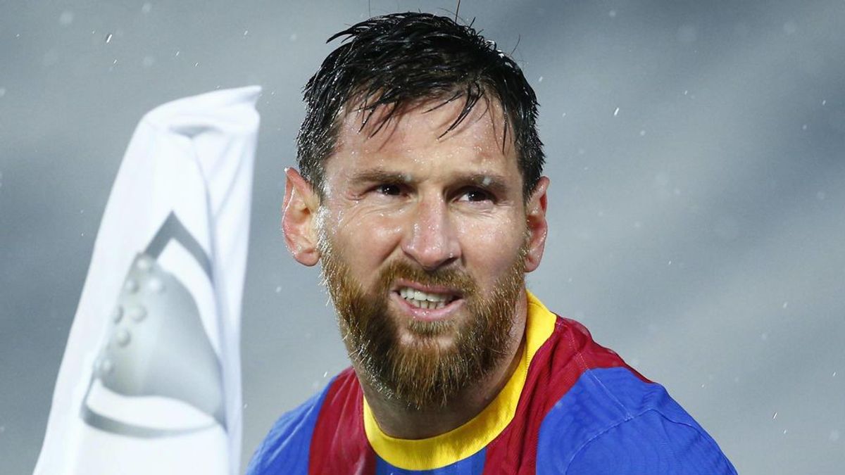 Messi, más cerca de la renovación un mes después de la llegada de Laporta: no ve clara su salida a París ni Manchester