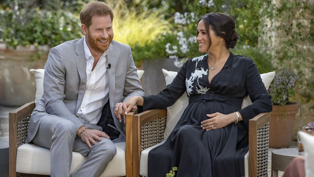 Harry y Meghan durante la entrevista con Oprah