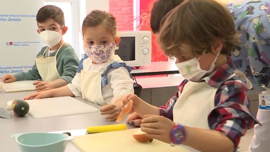 Lo que aprenden los niños con prótesis en los talleres del hospital Niño Jesús