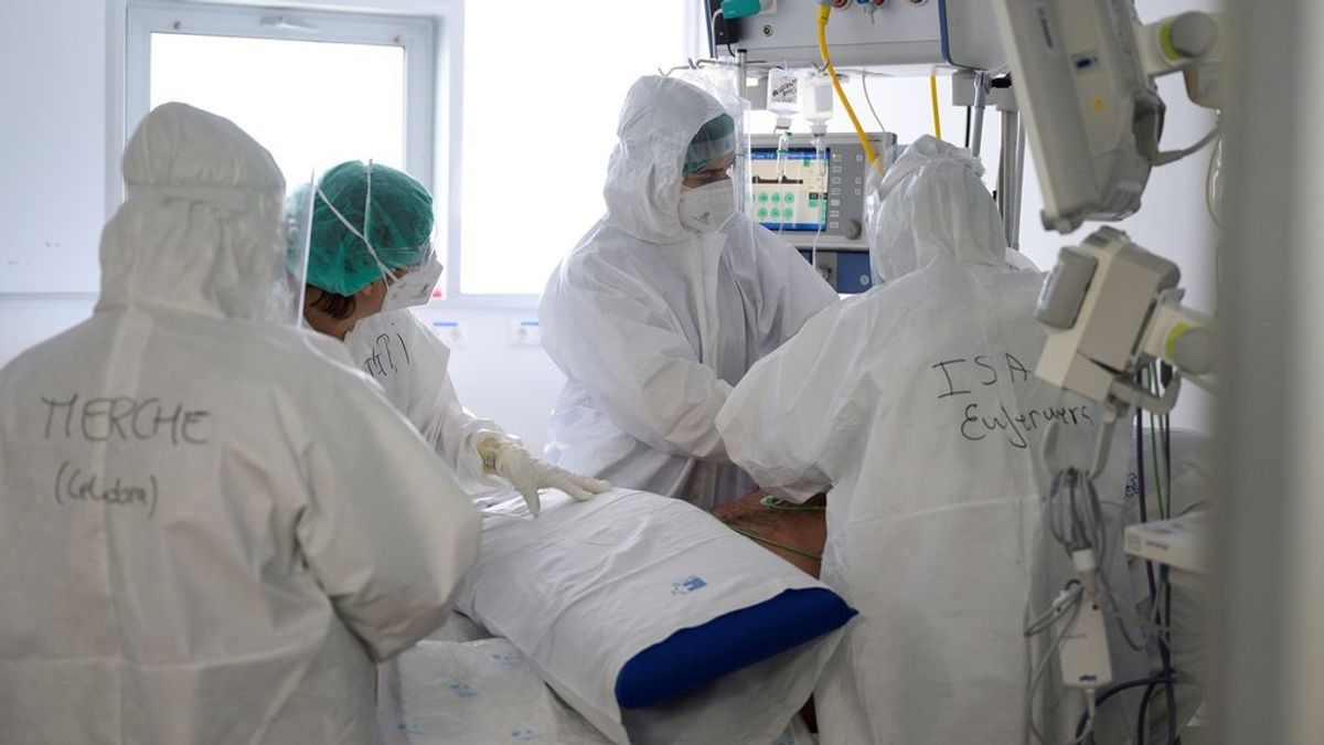 Sanidad registra 100 muertos por coronavirus y los hospitalizados bajan a 9.953 Sanidad registra 100 muertos por coronavirus y los hospitalizados bajan a 9.953