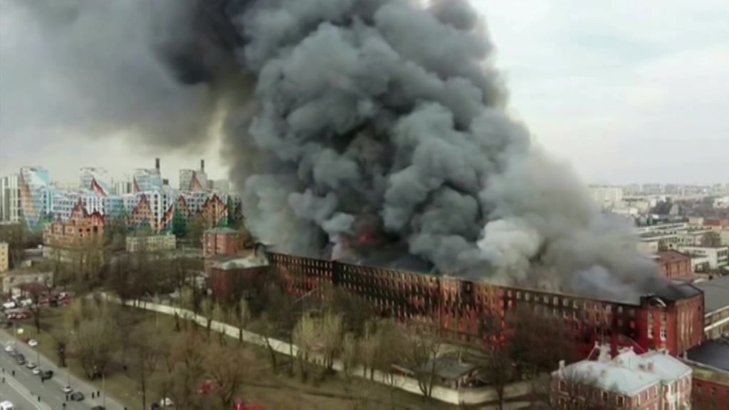 Incendio en una fábrica textil de San Petersburgo (Rusia)
