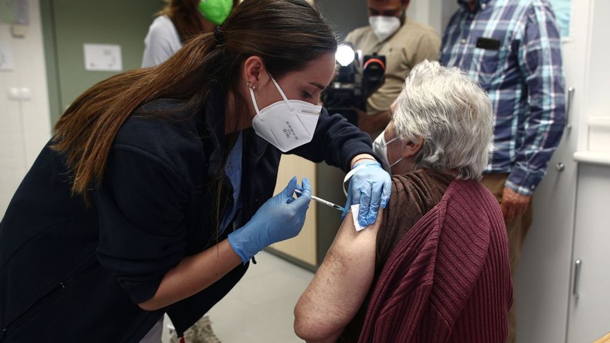 La vacuna de Pfizer reduce la mortalidad en un 98%, según un estudio pionero La vacuna de Pfizer reduce la mortalidad en un 98%, según un estudio pionero