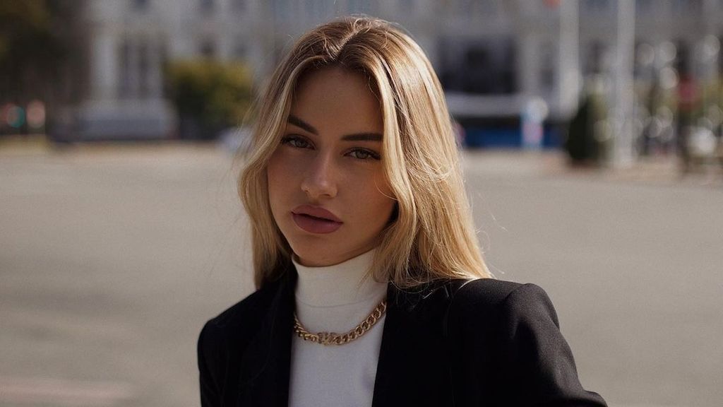 Así es Abril Cols, la influencer que triunfa en TikTok: deportista, amante de los tatuajes y muy unida a su familia