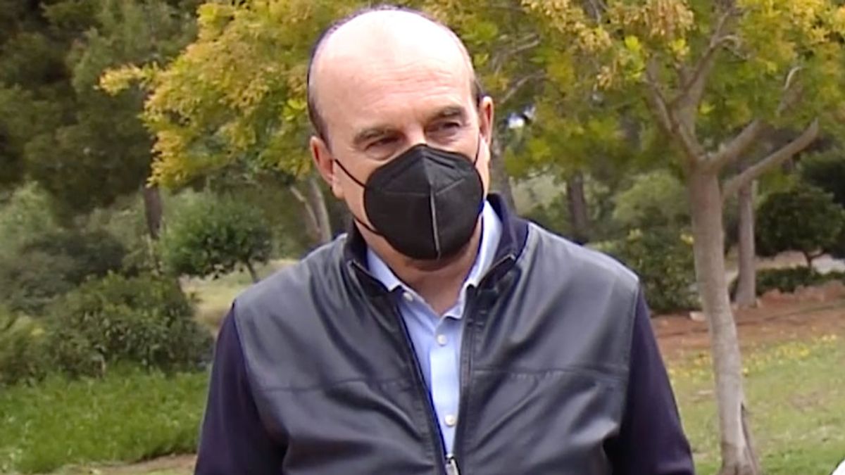 José María Martín, Catedrático de Medicina Preventiva: "Hay más posibilidades de sufrir trombos con anticonceptivos y el tabaco que con la vacuna" José María Martín, Catedrático de Medicina Preventiva: "Hay más posibilidades de sufrir trombos con anticonceptivos y el tabaco que con la vacuna"