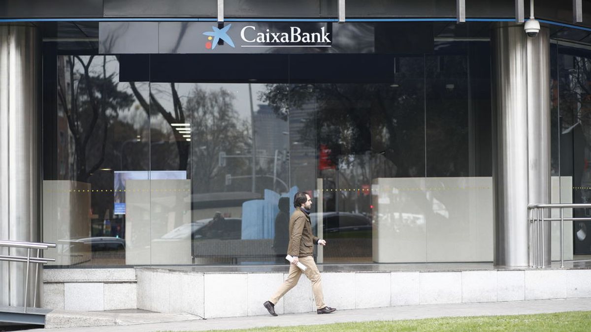 UGT calcula que el ERE de Caixabank y BBVA supondrá la salida de 13.000 empleados UGT calcula que el ERE de Caixabank y BBVA supondrá la salida de 13.000 empleados
