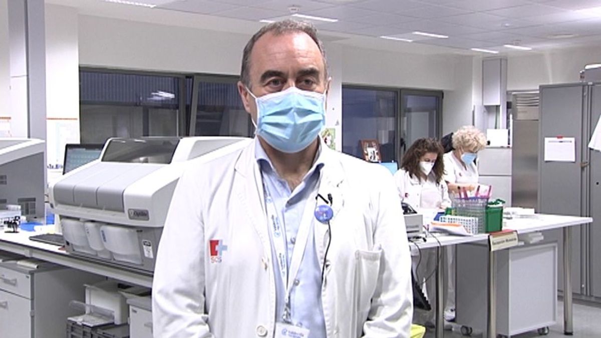 López Hoyos, director de un ensayo de Janssen en España: "es descorazonador que se haya paralizado la vacunación, los riesgos son mínimos" López Hoyos, director de un ensayo de Janssen en España: "es descorazonador que se haya paralizado la vacunación, los riesgos son mínimos"