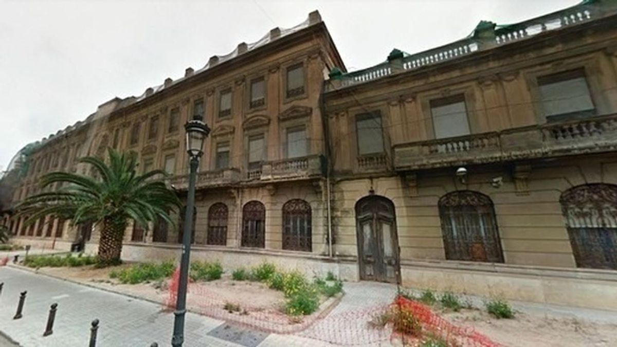 Un detenido agrede a una policía en una comisaria de Valencia provocándole traumatismos en la cabeza y la cara Un detenido agrede a una policía en una comisaria de Valencia provocándole traumatismos en la cabeza y la cara