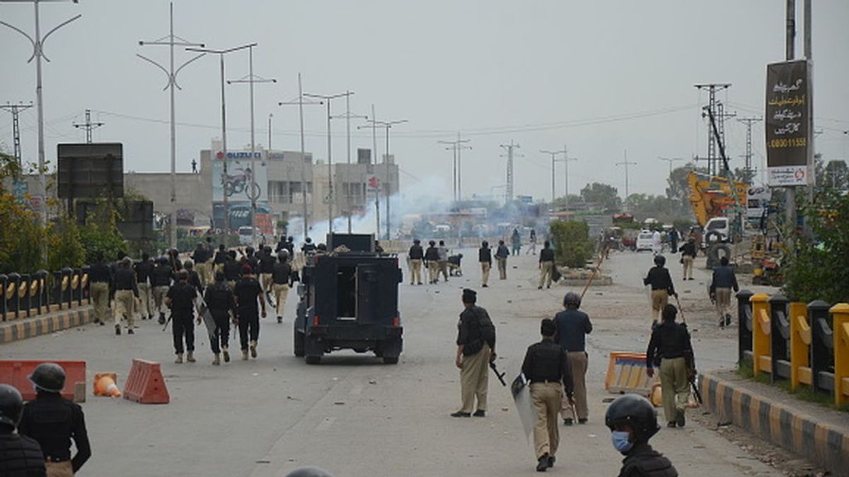 Violentos enfrentamientos en Pakistán entre manifestantes "anti-Francia" y la policía