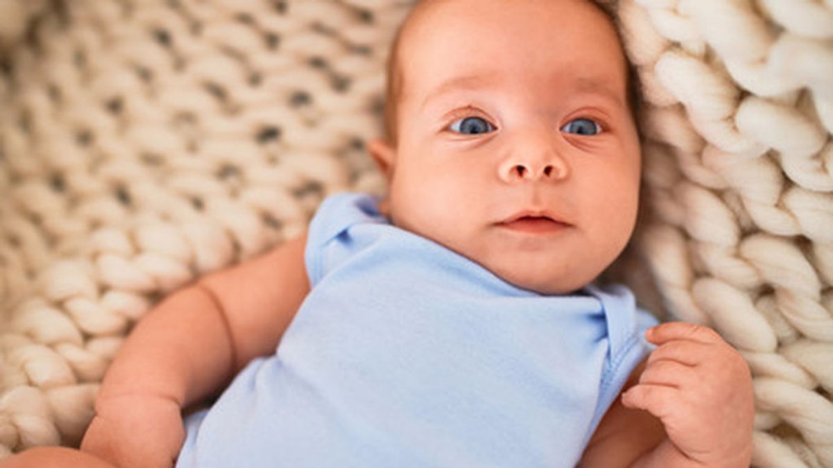 Por qué el bebé tiene su cabeza girada siempre al mismo lado y cómo corregirlo: así podrás evitar la tortícolis.