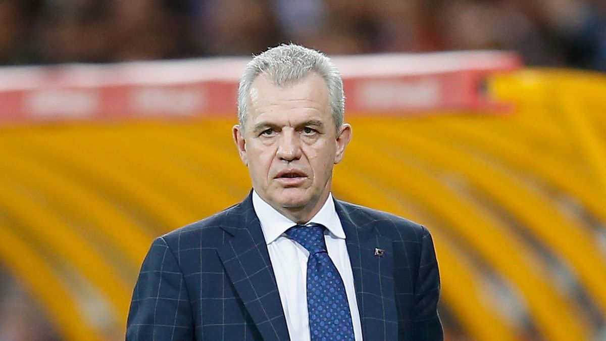 El técnico Javier Aguirre, apartado del Rayados de Monterrey por tras bailar en una boda sin distancia social El técnico Javier Aguirre, apartado del Rayados de Monterrey por tras bailar en una boda sin distancia social