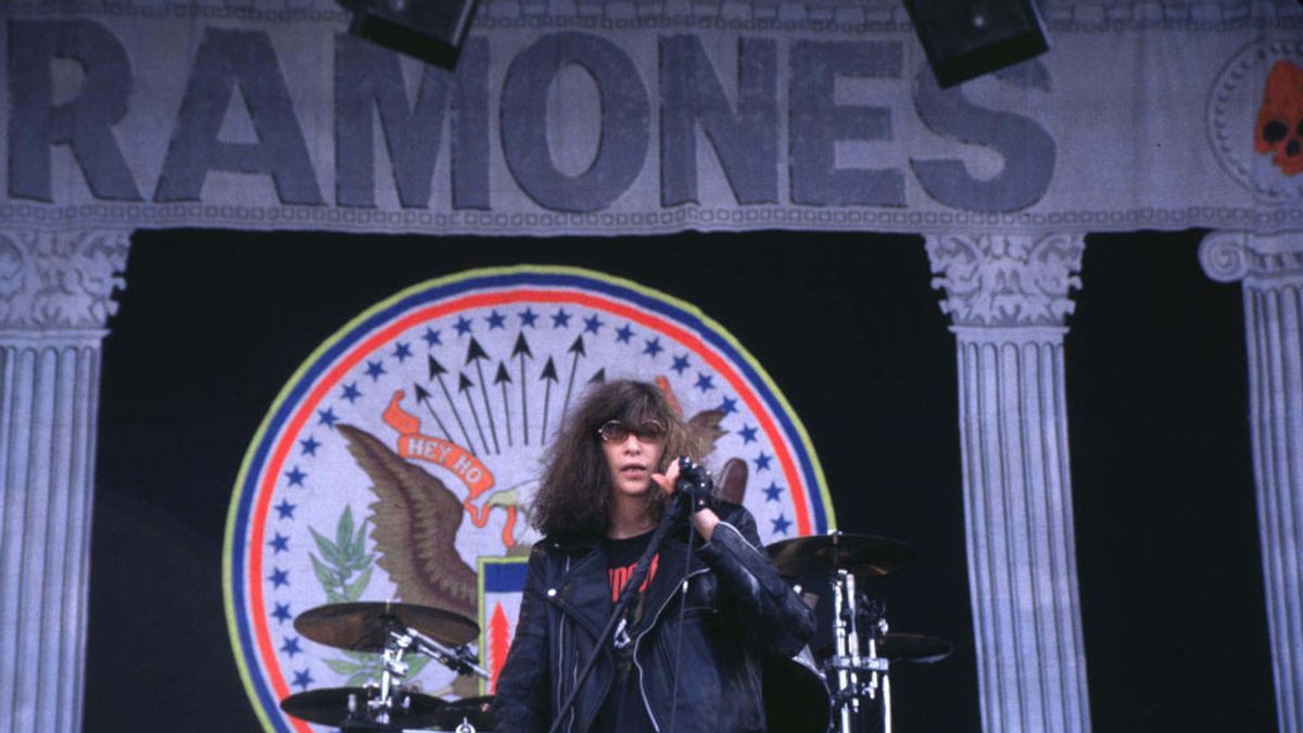 Veinte años de la muerte de Joey Ramone, el tímido y desgarbado chico al que salvó la música