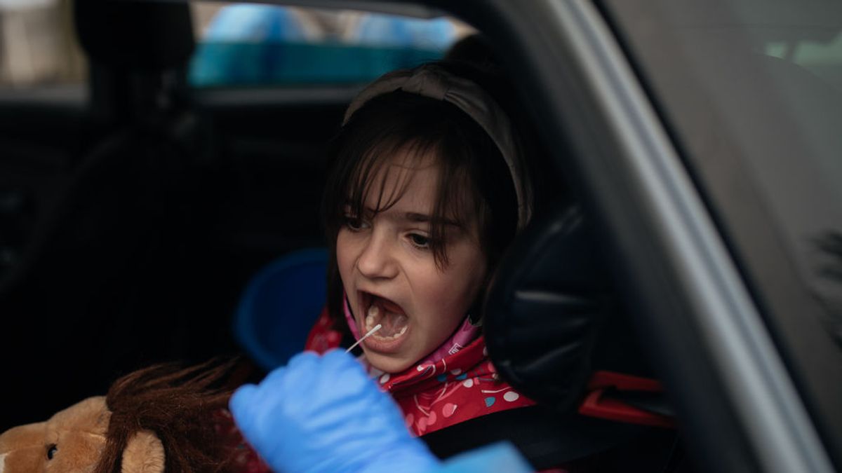 Un estudio avala la fiabilidad de las PCR con saliva en niños, que podrían evitarse la turunda por la nariz Un estudio avala la fiabilidad de las PCR con saliva en niños, que podrían evitarse la turunda por la nariz