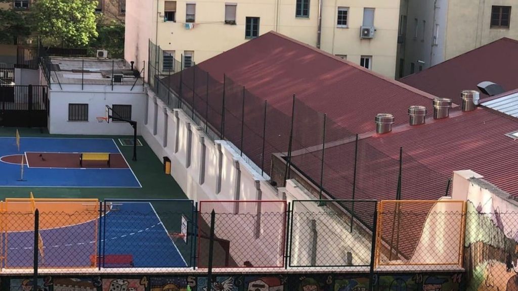 coUna cocina fantasma al lado de un colegio: "Esto supone contaminación e inseguridad vial para casi mil menores"