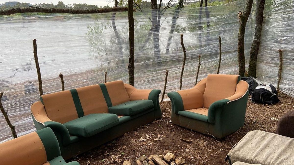 Instalan un salón a cielo abierto en una zona protegida por su valor ecológico Instalan un salón a cielo abierto en una zona protegida por su valor ecológico