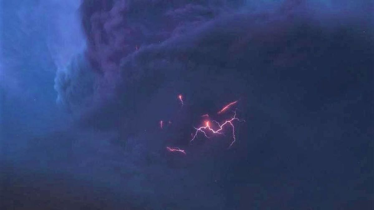 Rayos 'volcánicos' tras la erupción de La Soufrière: así se ha electrificado el aire
