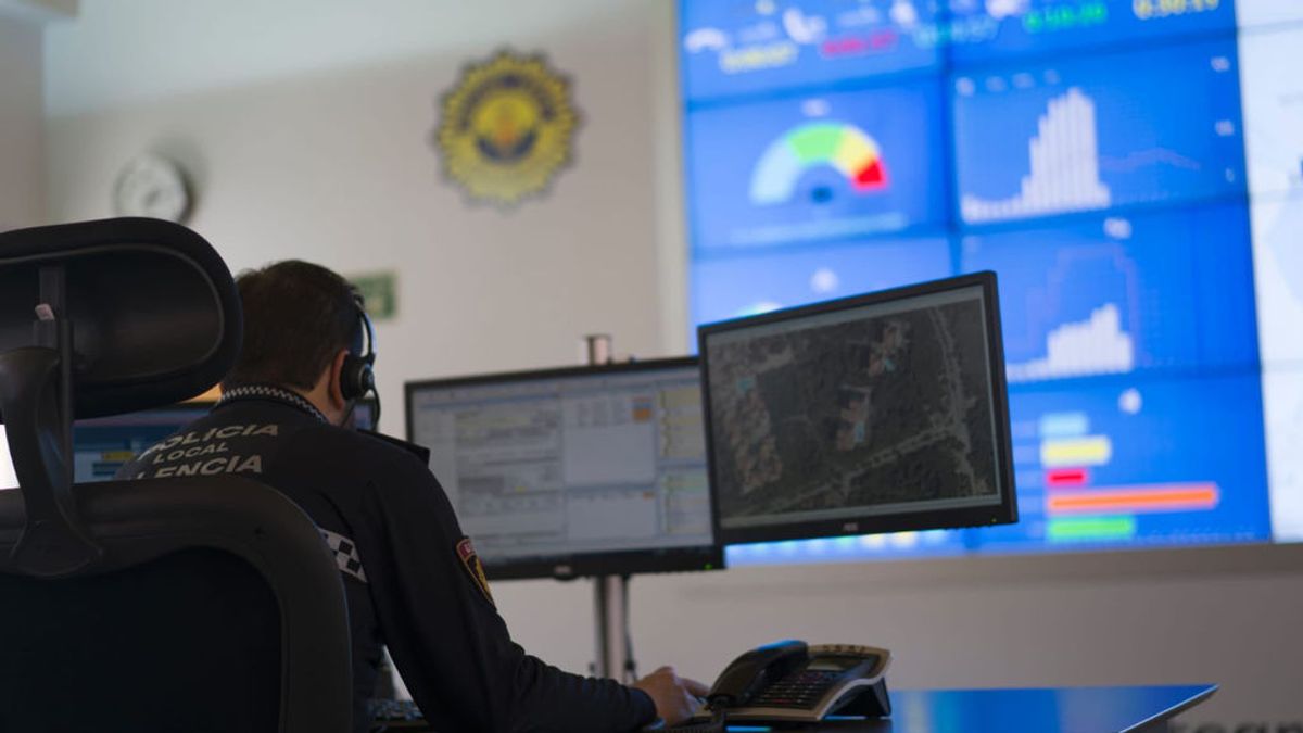 Los intentos de suicidio se disparan con la pandemia: La Policía Local de Valencia recibe 5 avisos diarios Los intentos de suicidio se disparan con la pandemia: La Policía Local de Valencia recibe 5 avisos diarios