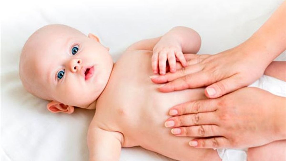 La hernia inguinal en bebés y niños, una protuberancia común que aparece entre el abdomen y el muslo: estos son sus síntomas y su tratamiento.