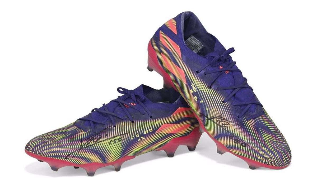 Salen a subasta las botas con las que Messi alcanzó su récord por 57.500 euros Salen a subasta las botas con las que Messi alcanzó su récord por 57.500 euros